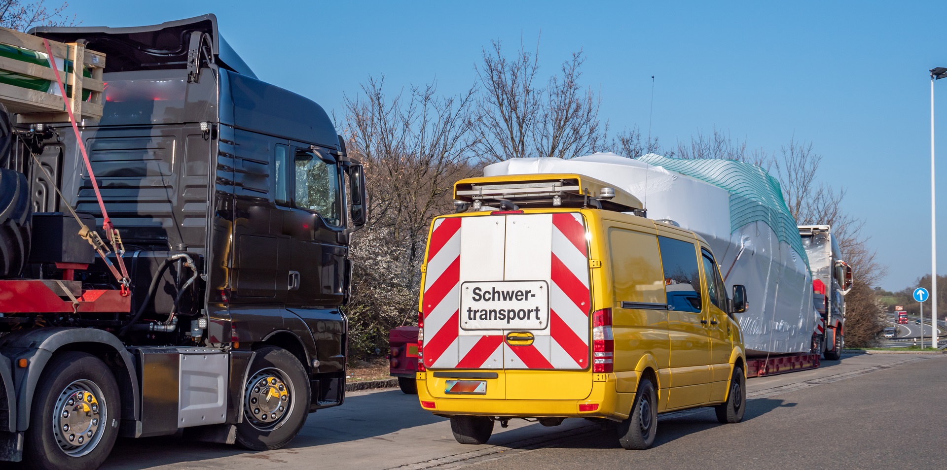 Sicherungsfahrzeug für Begleitung von Schwertransporten