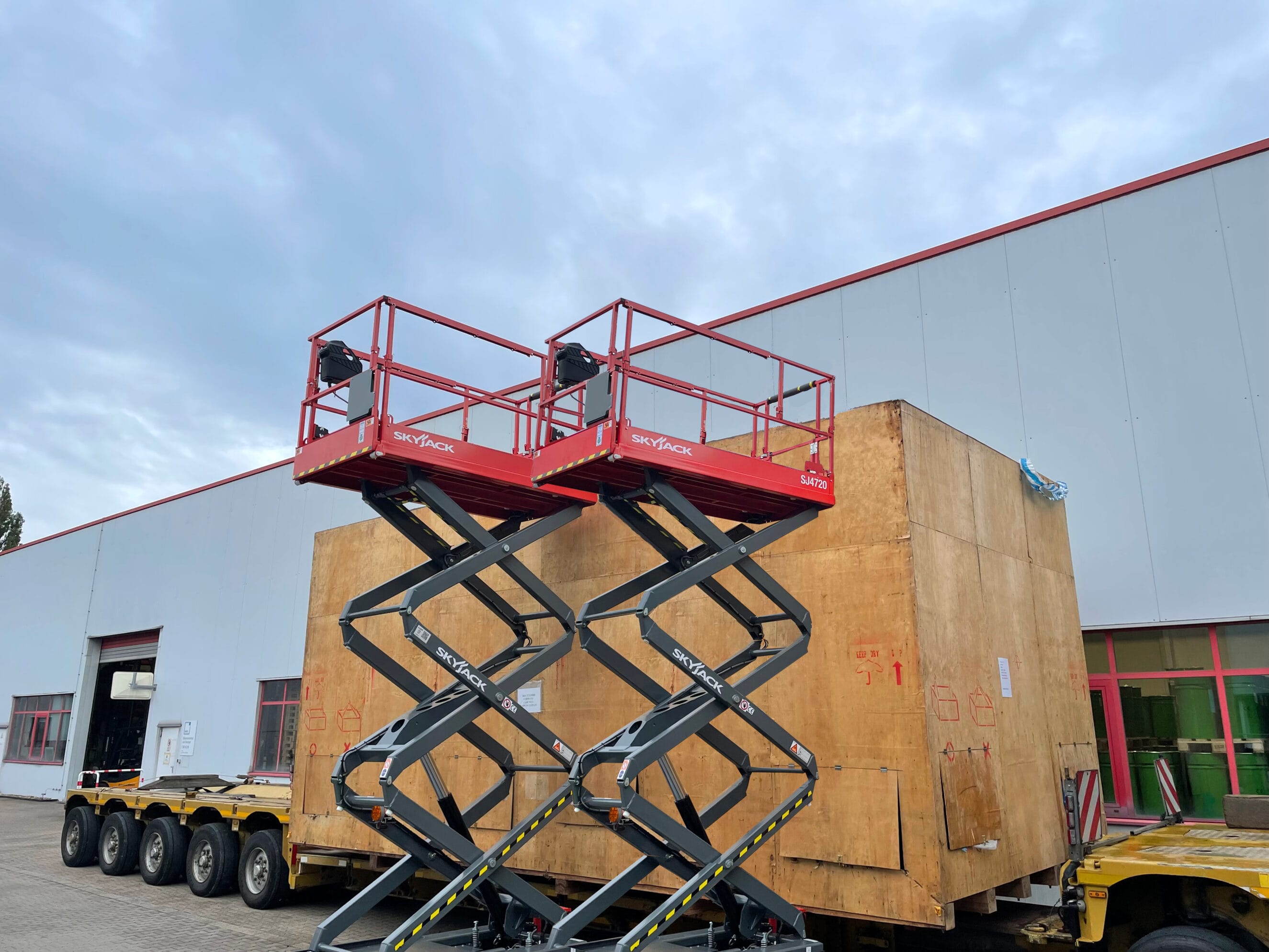 Gebrauchte Scherenbühnen